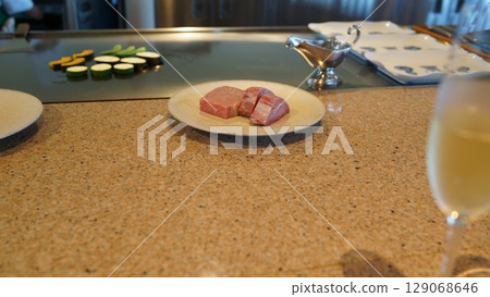 Teppanyaki course meal, grilled meat, material, background 129068646