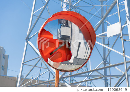 破裂的凸面鏡 129068649