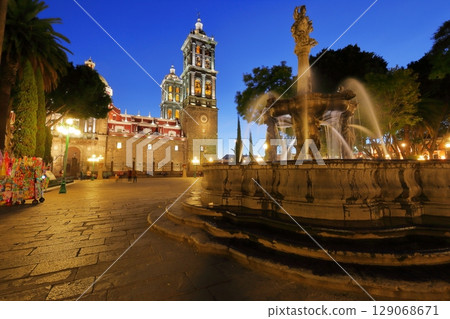 Night view of Puebla, a World Heritage city in Mexico 129068671