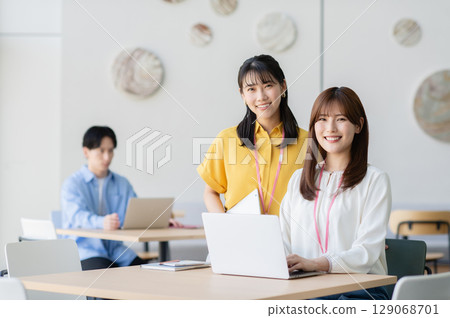 A young businesswoman working in an office [Filming cooperation: SKY Perfect Tokyo Media Center] 129068701