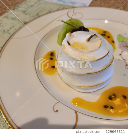 鐵板燒套餐百香果冰淇淋材料背景 鐵板燒套餐百香果冰淇淋材料背景 129068811