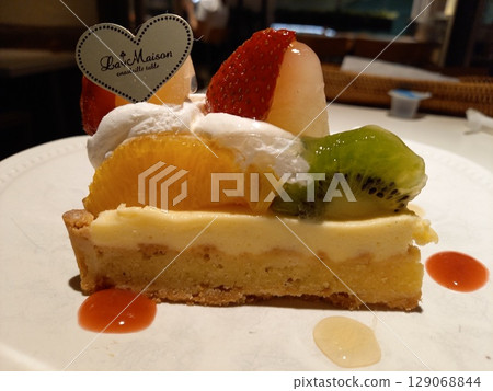 可愛的水果塔蛋糕 可愛的水果塔蛋糕 129068844