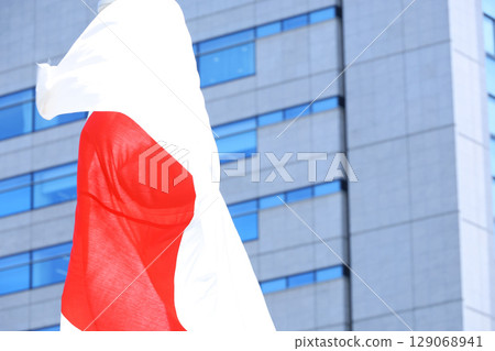 日本國旗在風中飄揚 129068941