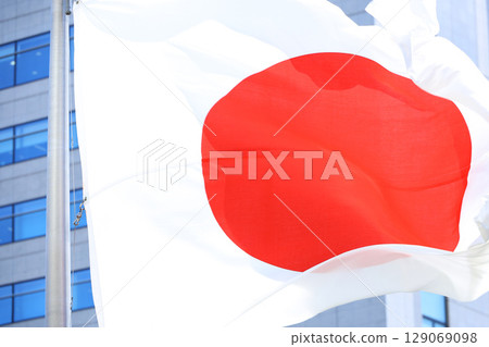 日本國旗在風中飄揚 129069098