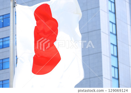 日本國旗在風中飄揚 129069124