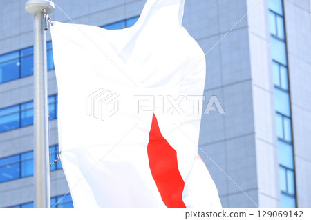 日本國旗在風中飄揚 129069142