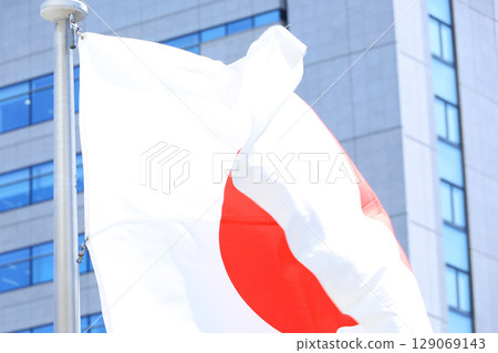 日本國旗在風中飄揚 日本國旗在風中飄揚 129069143