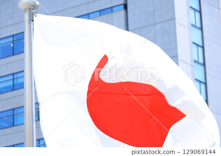 日本國旗在風中飄揚 日本國旗在風中飄揚 129069144
