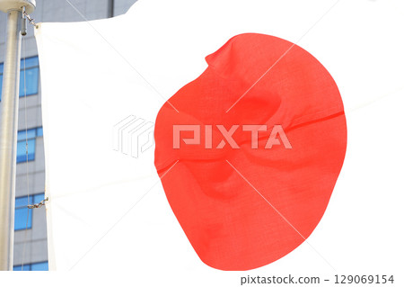 日本國旗在風中飄揚 129069154