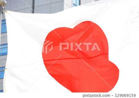日本國旗在風中飄揚 129069159