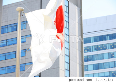 Japanese flag fluttering in the wind Japanese flag fluttering in the wind 129069185