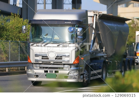 Tank lorry Tank lorry 129069315