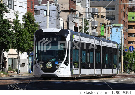 [Hiroshima Electric Railway] 5200 Series ~Green Mover APEX~ Line 7 (Ujina Line: JR Central Hospital to Hiroshima Electric Railway Headquarters) 129069391