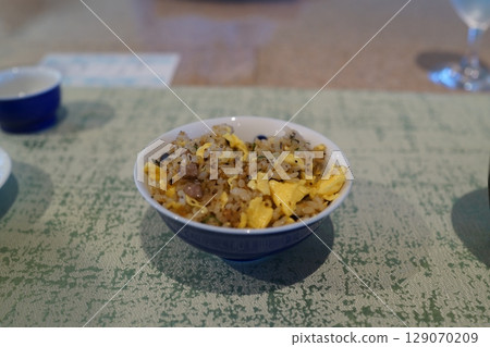 鐵板燒套餐,蒜香飯,炒飯,材料,背景 鐵板燒套餐,蒜香飯,炒飯,材料,背景 129070209