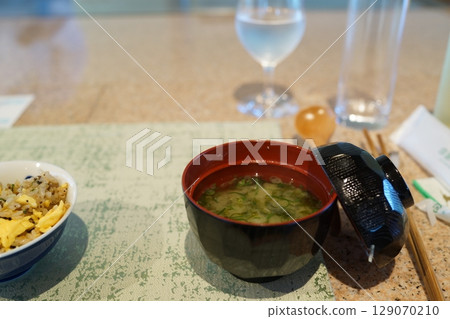 鐵板燒套餐,蒜香飯,炒飯,材料,背景 鐵板燒套餐,蒜香飯,炒飯,材料,背景 129070210