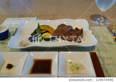 Teppanyaki course meal, grilled meat, material, background 129070446