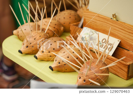 Hedgehog-shaped toothpick holder Hedgehog-shaped toothpick holder 129070463