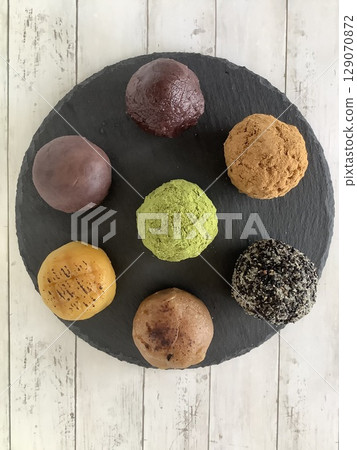 Autumn is the season for bush clover and ohagi 129070872