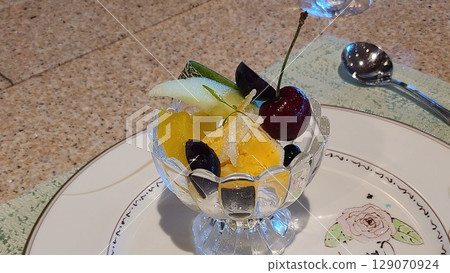 Teppanyaki course meal, fruit, material, background Teppanyaki course meal, fruit, material, background 129070924