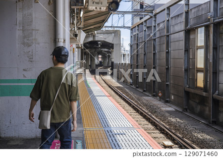 月台上等車的男人，夏天，赤羽，埼京線，沒有臉 129071460