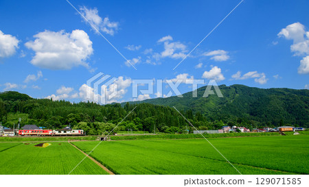 Rice field art station: An upbound train approaches Kamihinokinai Station and an outbound train waits to pass. Akita Nairiku Line Rice field art station: An upbound train approaches Kamihinokinai Station and an outbound train waits to pass. Akita Nairiku Line 129071585