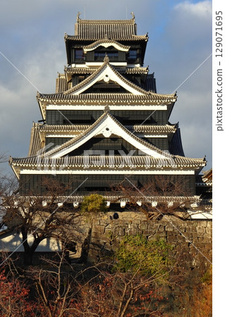Kumamoto Castle's main tower 129071695