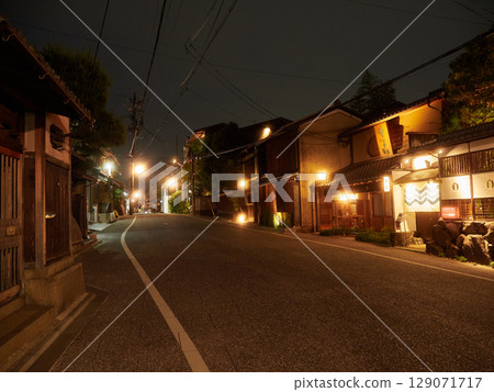 京都老街的夜景,熱門旅遊景點 京都老街的夜景,熱門旅遊景點 129071717