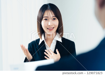 young woman looking for a job 129071823