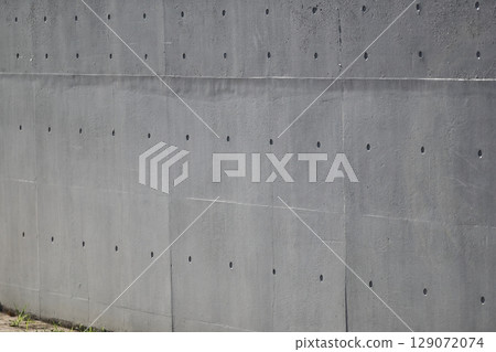 Exposed concrete outer wall 129072074