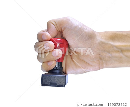 screwdriver in hand 129072512