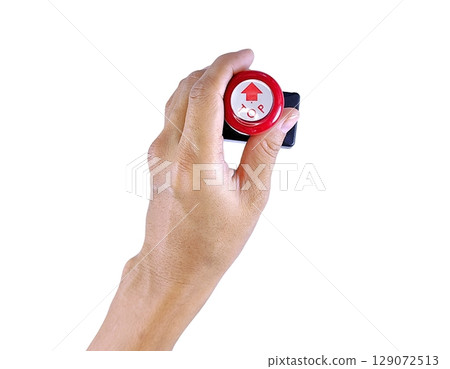 compass in hand 129072513