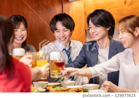 Drinking party: Young people toasting at an izakaya 129073625