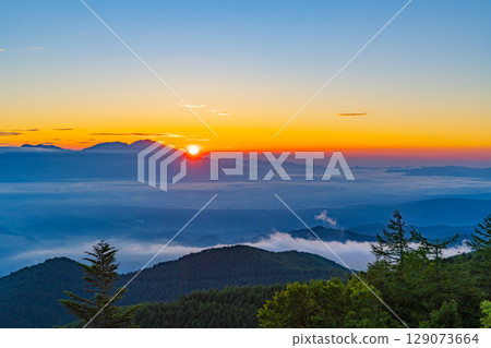 [Nagano Prefecture] Roadside Station Utsukushigahara Highlands: Sunrise from the Observatory 129073664