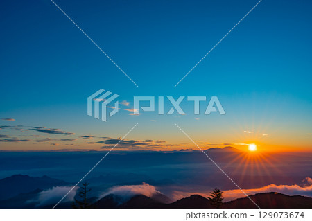 [Nagano Prefecture] Roadside Station Utsukushigahara Highlands: Sunrise from the Observatory 129073674