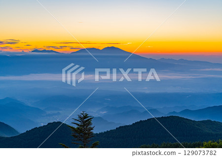 [Nagano Prefecture] Roadside Station Utsukushigahara Highlands: Dawn seen from the observation deck 129073782