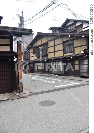 The old townscape of Kamisannomachi in Takayama City, Gifu Prefecture, Japan. Old houses exuding a sense of history. Scenery during the Takayama Spring Festival. The old townscape of Kamisannomachi in Takayama City, Gifu Prefecture, Japan. Old houses exuding a sense of history. Scenery during the Takayama Spring Festival. 129073899