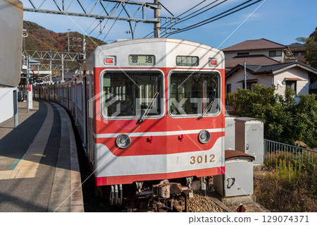 Kobe Electric Railway local train bound for Arima Onsen, Hyogo Prefecture 129074371