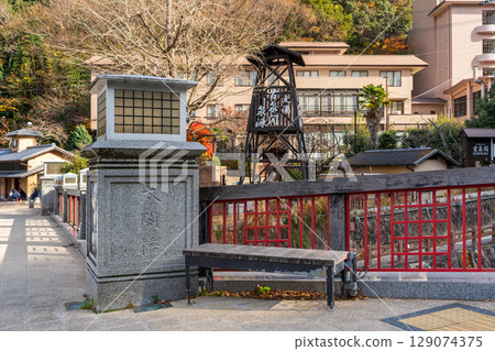 Arima Onsen, autumn scenery of Taiko Bridge, rest benches available, Hyogo Prefecture 129074375
