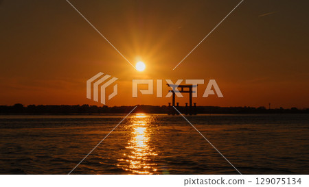 濱名湖弁天島鳥居的夜景 129075134