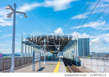 仙台機場快線森關下站、月台、軌道、高架 129076115