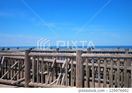 A magnificent view of the Sea of Japan from Motonosumi Shrine in Yamaguchi Prefecture 129076662