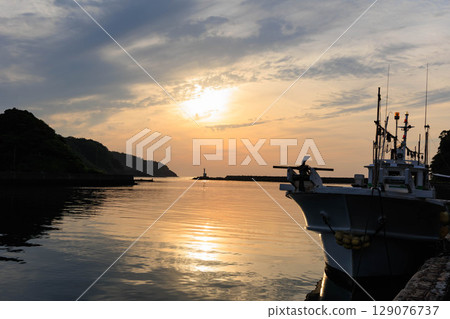 竹野川和竹野溫泉周圍的船隻 129076737