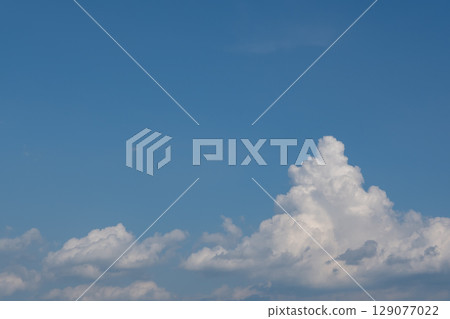 藍天白雲飄浮 藍天白雲飄浮 129077022