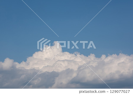 藍天白雲飄浮 129077027