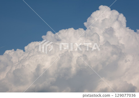 藍天白雲飄浮 129077036