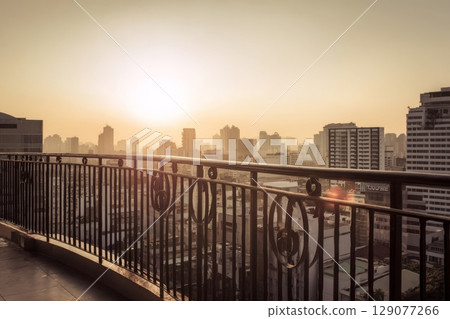 從陽台欣賞城市景觀 129077266