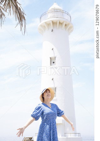 Women enjoying travel Women enjoying travel 129078679