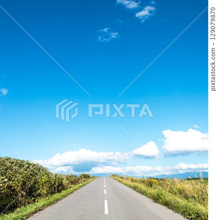 藍天白雲下，夏日北海道的清爽景色 129079870