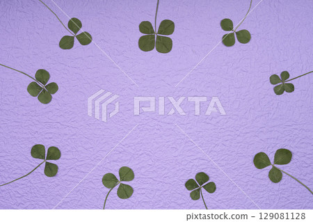 Purple Japanese paper and four-leaf clover background material Purple Japanese paper and four-leaf clover background material 129081128