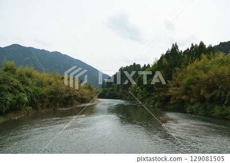 與河景觀 與河景觀 129081505